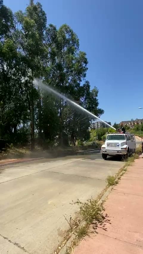 International 4900 E-One: Operación del monitor en terreno